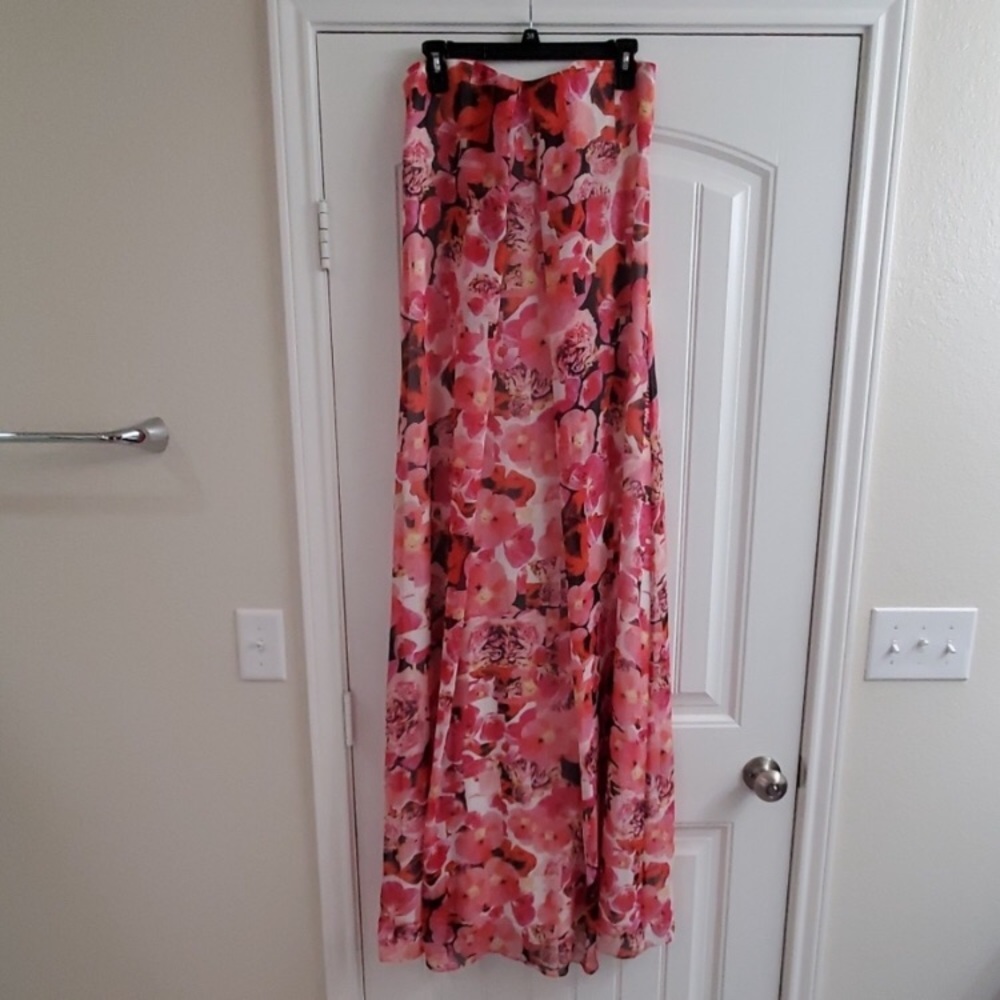 Flowing floral gown Maxi style.